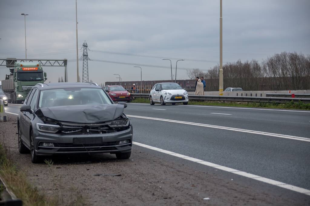 Drie voertuigen beschadigd bij kop-staartbotsing