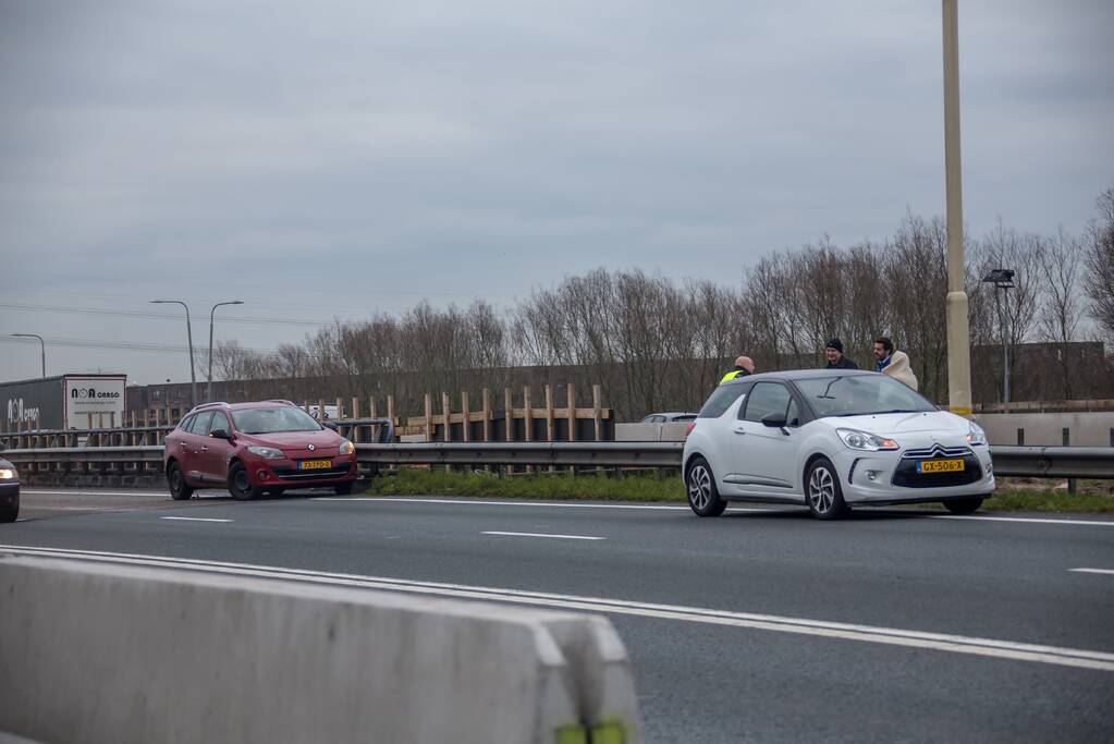 Drie voertuigen beschadigd bij kop-staartbotsing