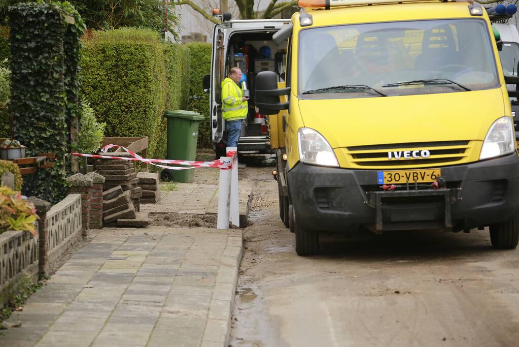 Straat afgezet door waterlekkage