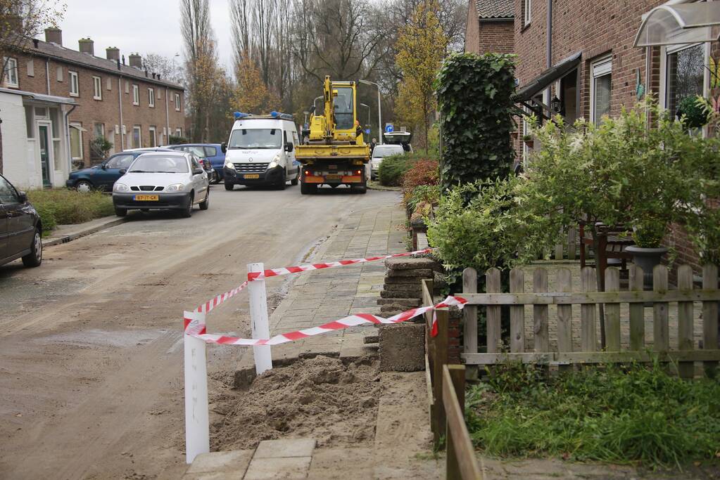 Straat afgezet door waterlekkage