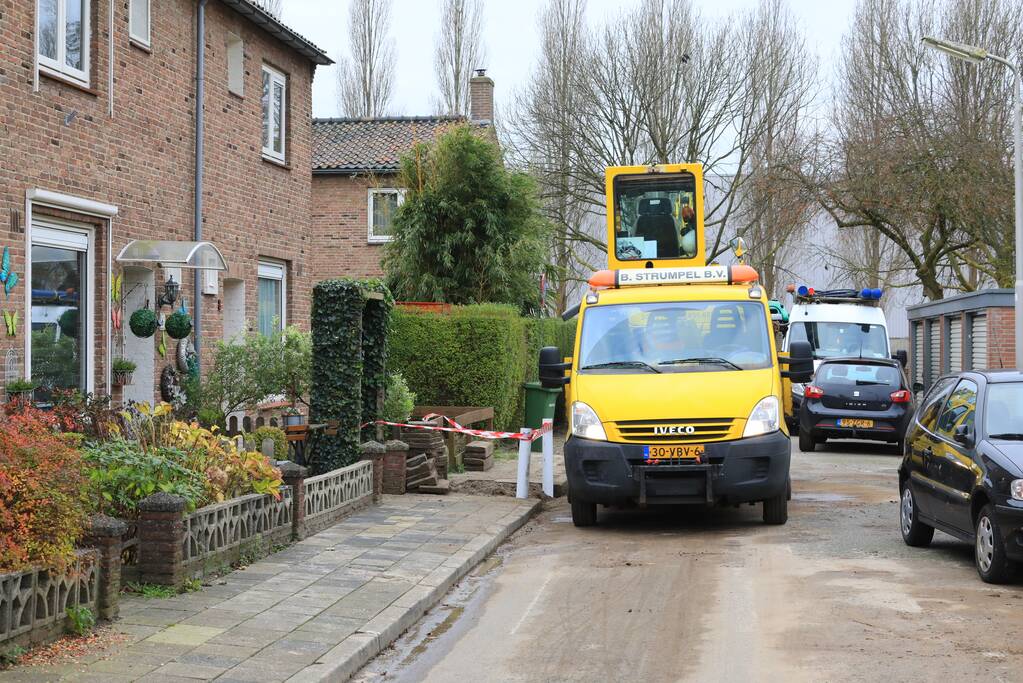 Straat afgezet door waterlekkage