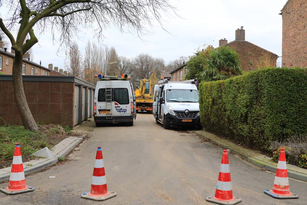 Straat afgezet door waterlekkage