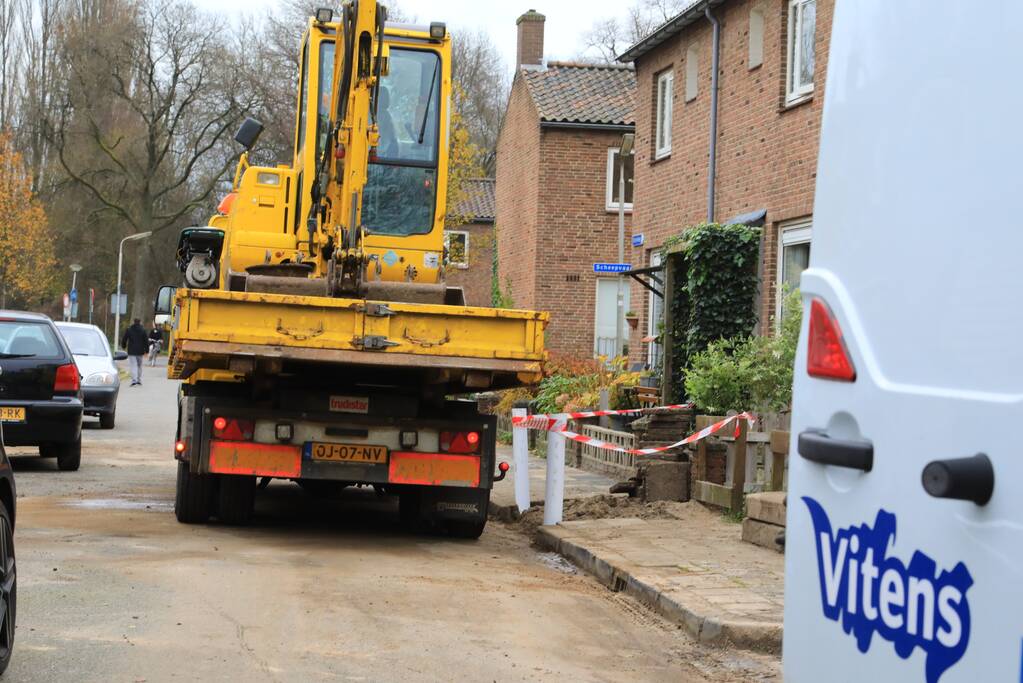 Straat afgezet door waterlekkage