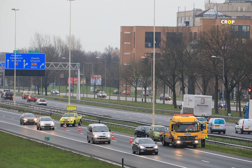 Rijstrook afgesloten na kop-staartbotsing