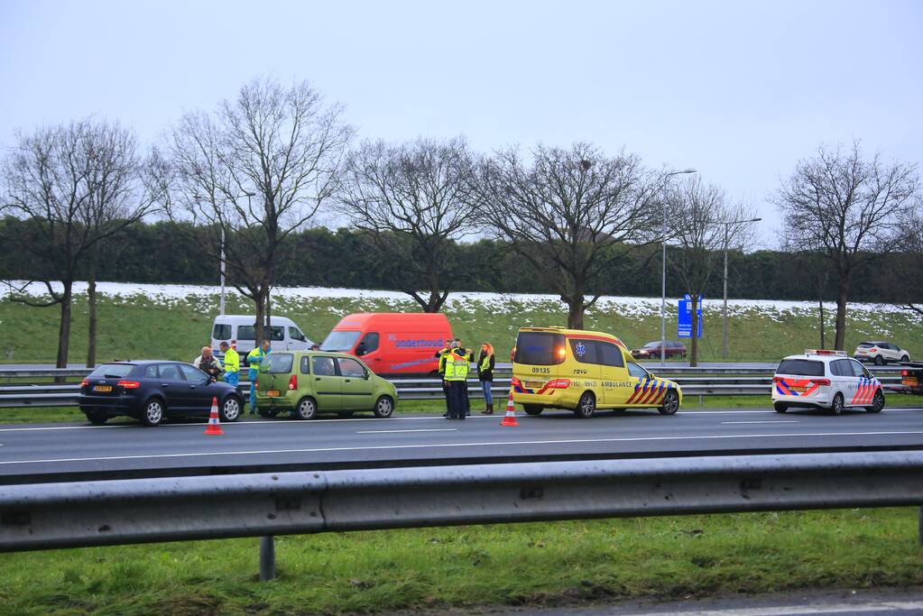 Rijstrook afgesloten na kop-staartbotsing