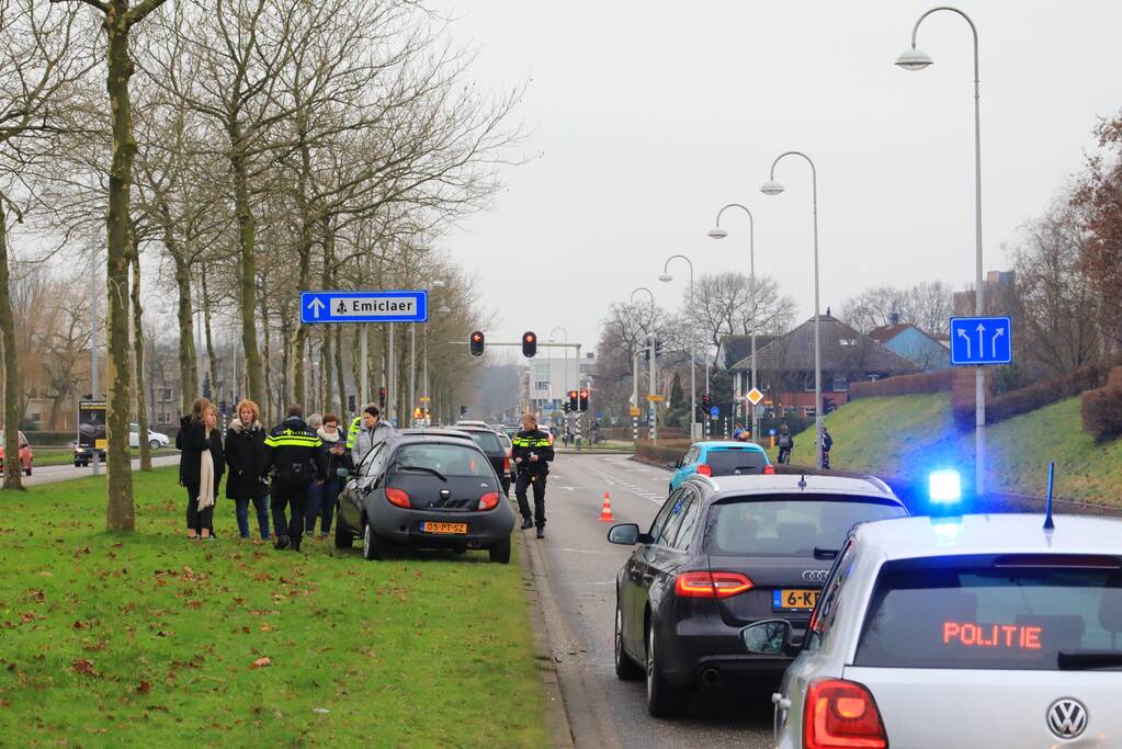 Vier voertuigen betrokken bij kop-staartbotsing