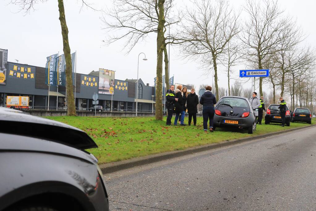 Vier voertuigen betrokken bij kop-staartbotsing