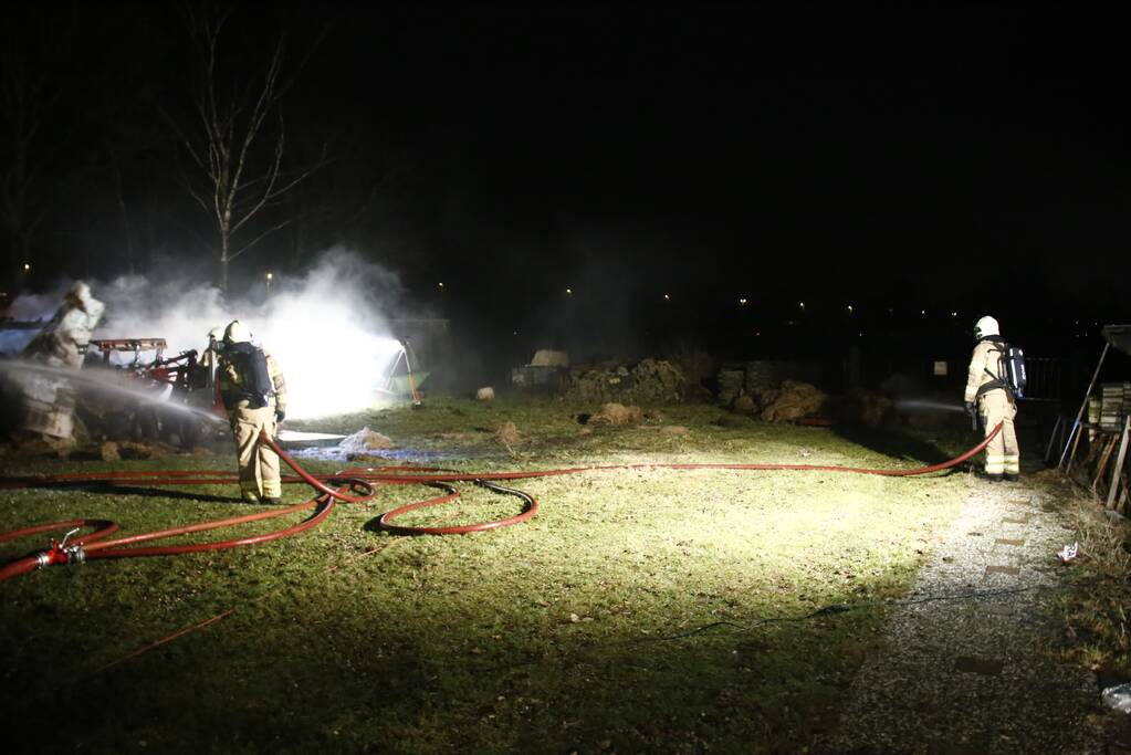 Uitslaande brand verwoest schuur