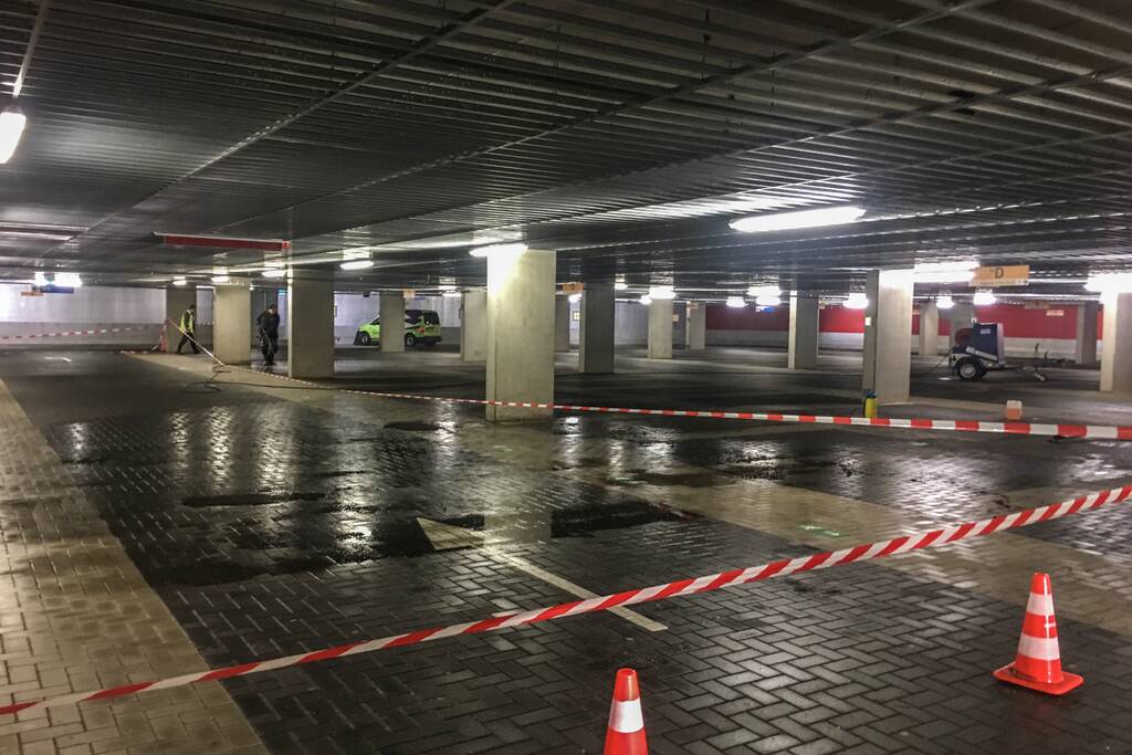 Lange wachtrijen voor ziekenhuis na brand in parkeergarage