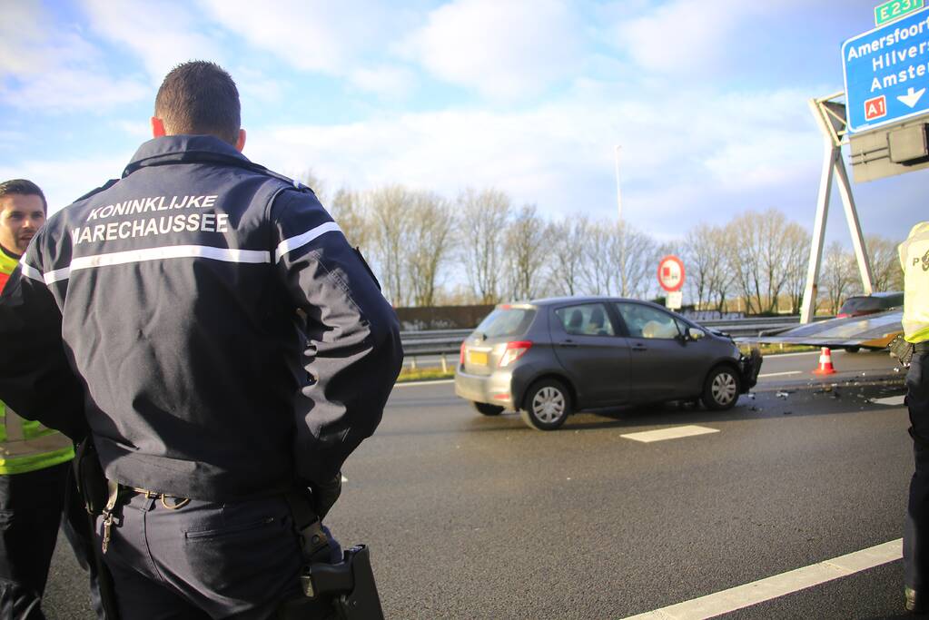 Bestuurster gewond na aanrijding vrachtwagen