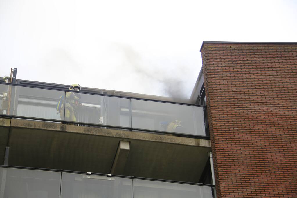 Persoon overleden bij flat brand