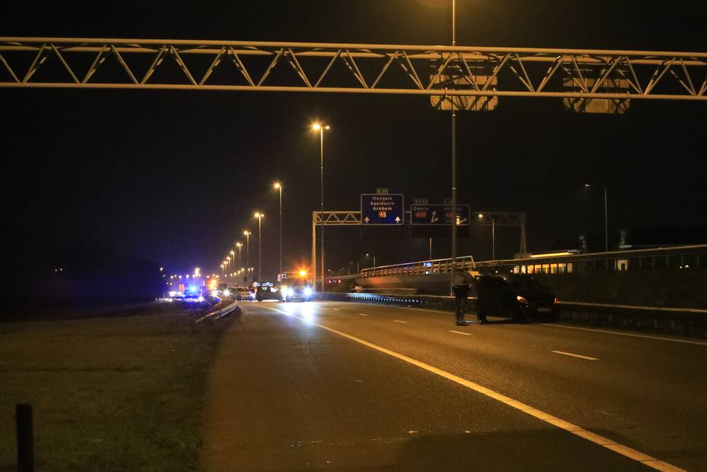 Snelweg dicht na flinke crash