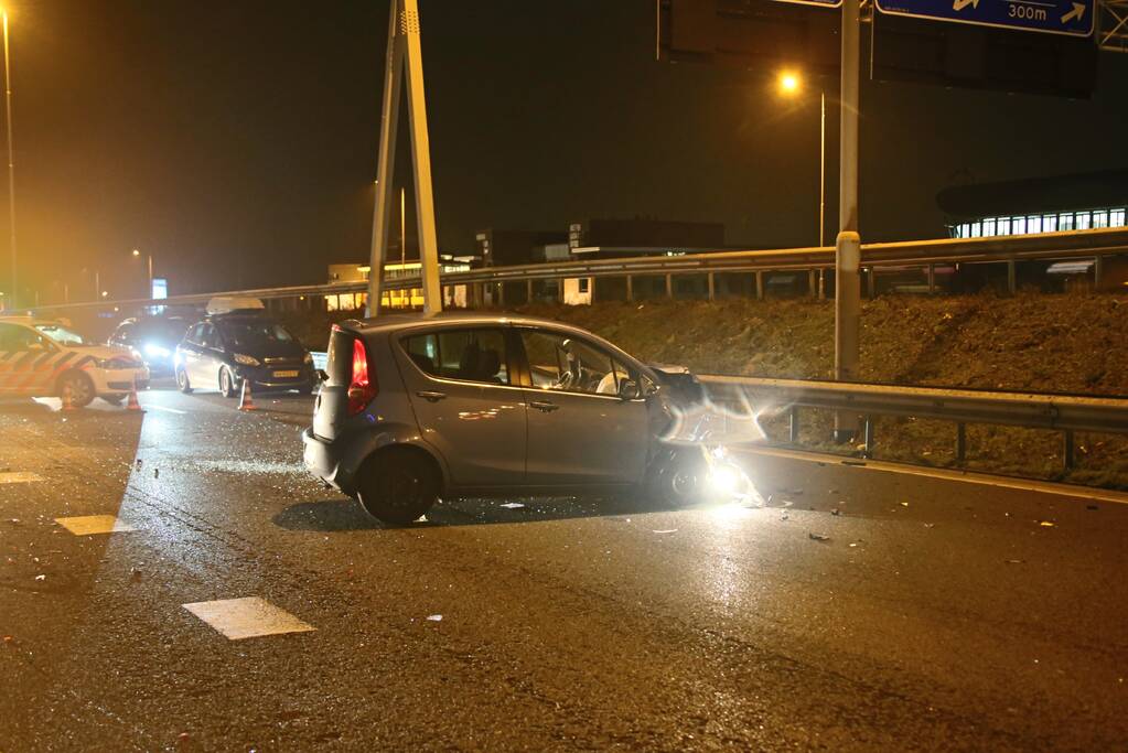 Snelweg dicht na flinke crash