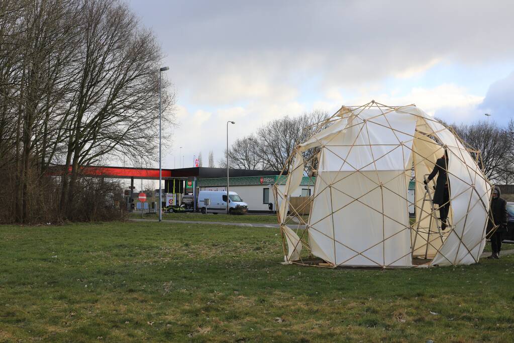 Eerste Snelwegkerk verrezen op parkeerplaats tankstation