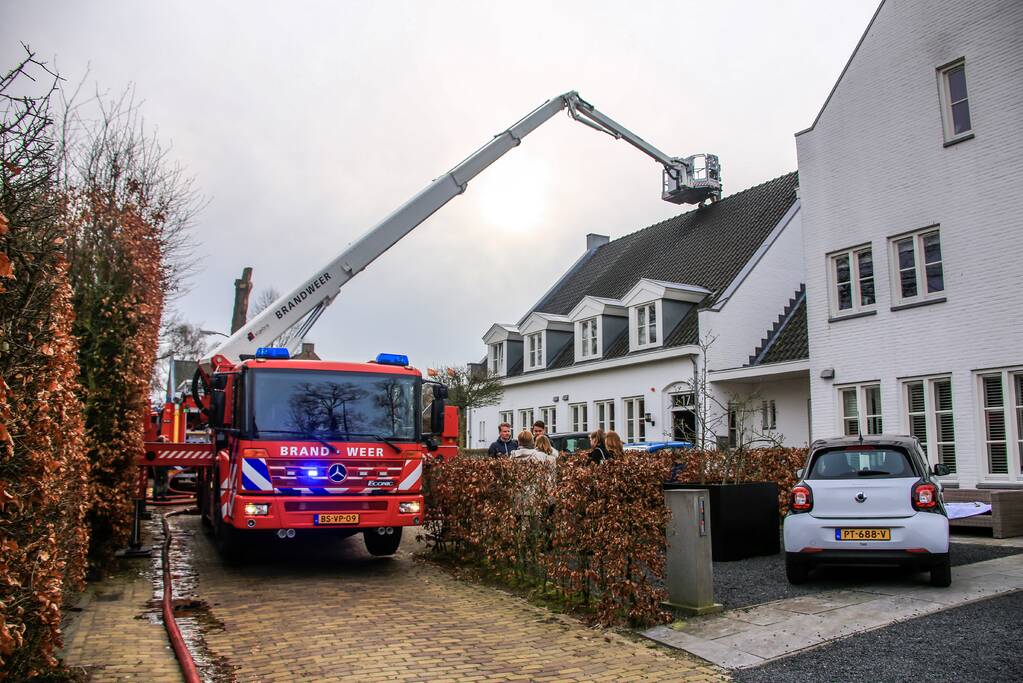 Brandweer druk met schoorsteenbrand