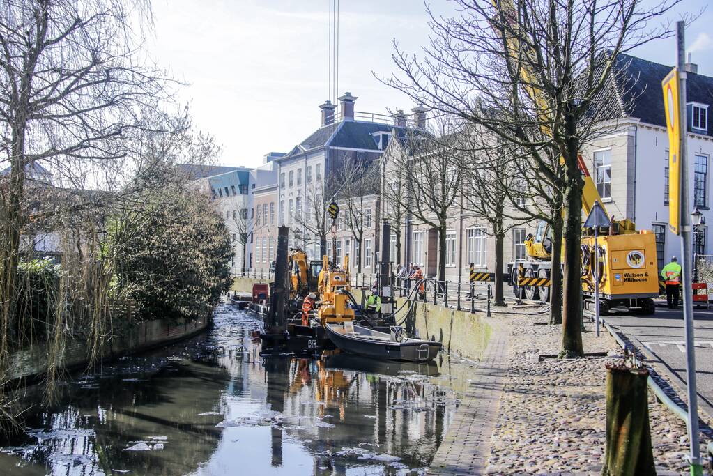 Verkeer gestremd door kraanwerkzaamheden