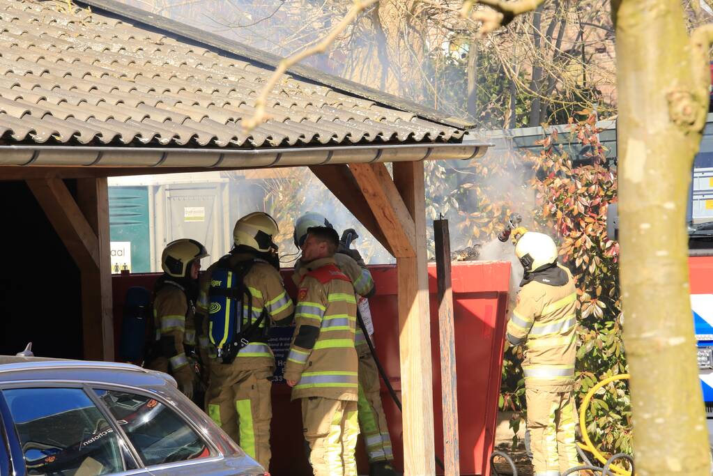 Veel rook bij containerbrand