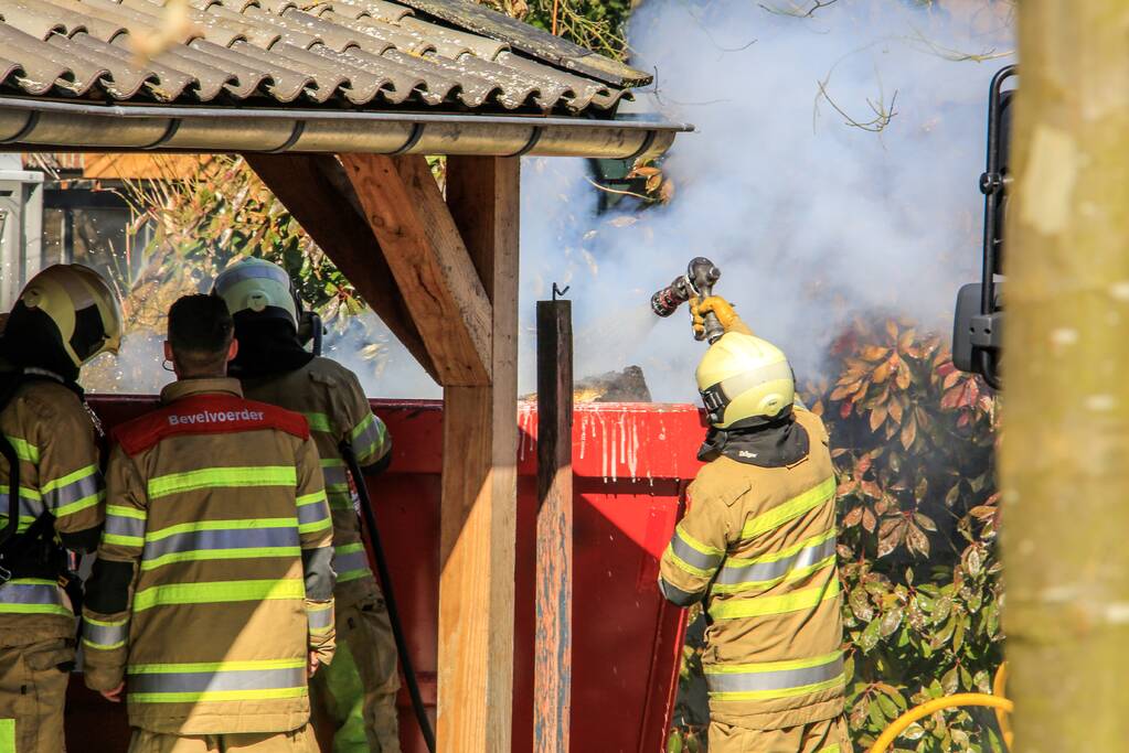 Veel rook bij containerbrand