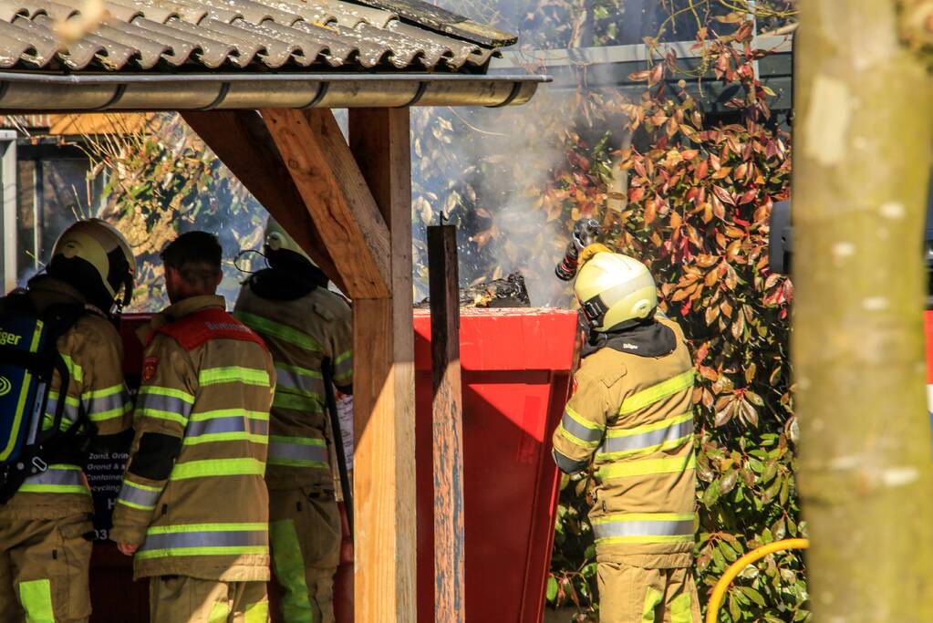 Veel rook bij containerbrand