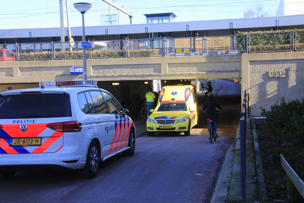 Fietsers botsen in fietstunnel