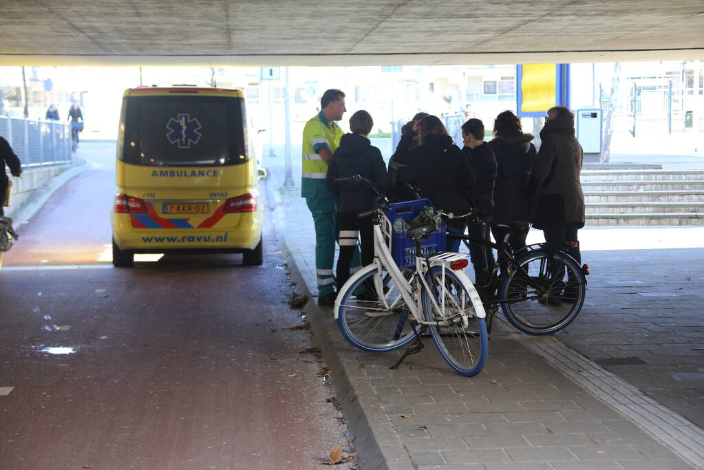 Fietsers botsen in fietstunnel