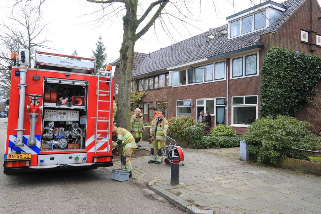 Brandweer ventileert woning na verbrande maaltijd in oven