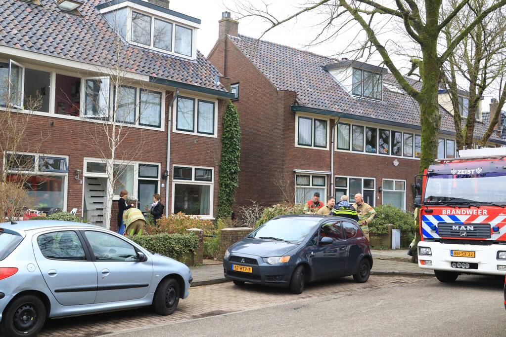 Brandweer ventileert woning na verbrande maaltijd in oven