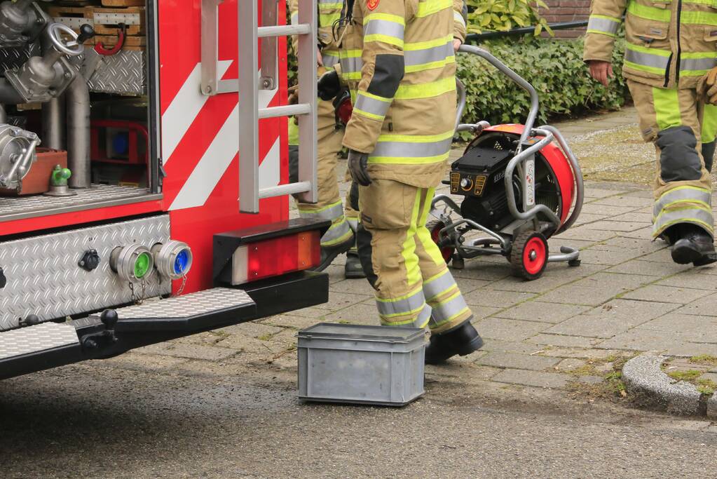 Brandweer ventileert woning na verbrande maaltijd in oven