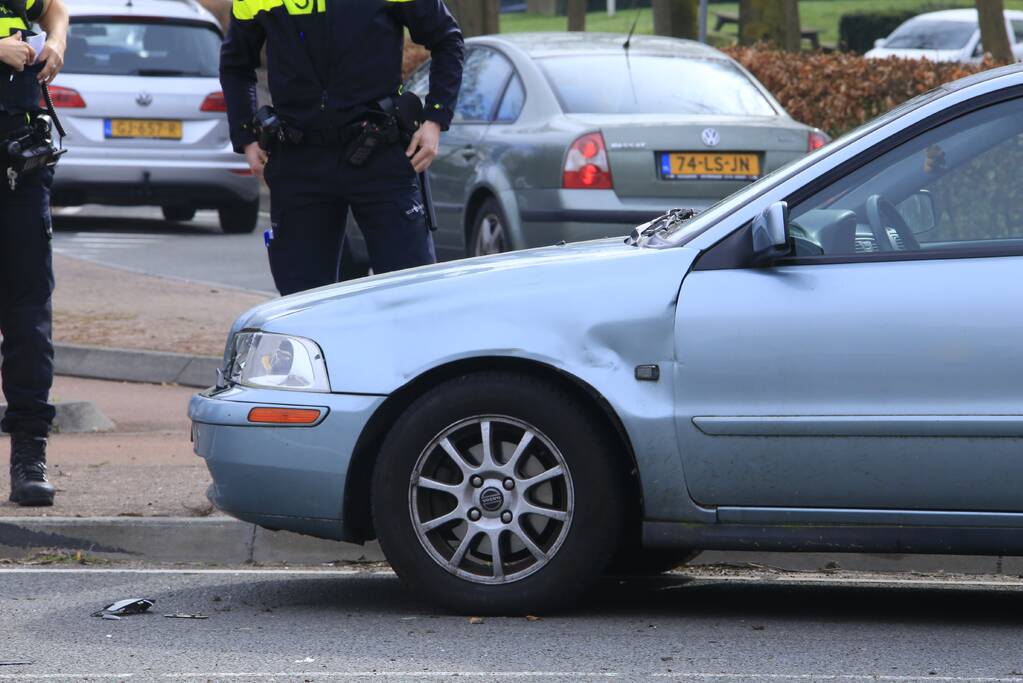 Scooterrijder zwaargewond na botsing met auto