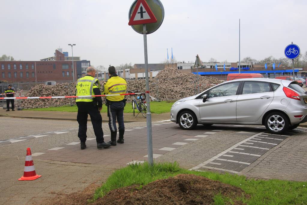 Fietsster aangereden door auto