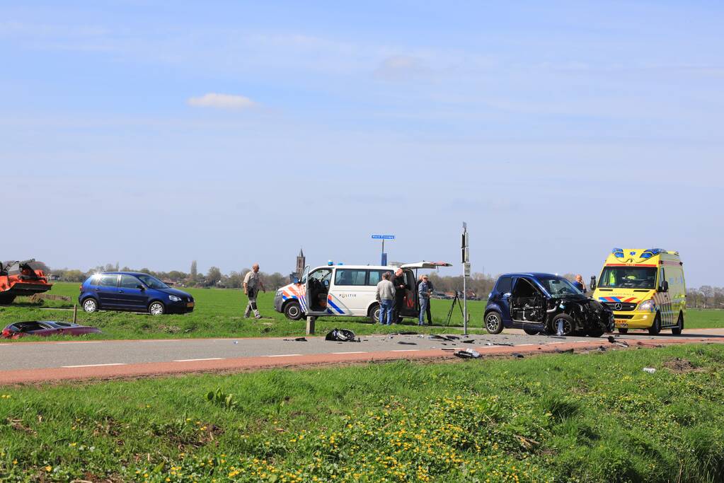 Auto te water na ongeval met brommobiel