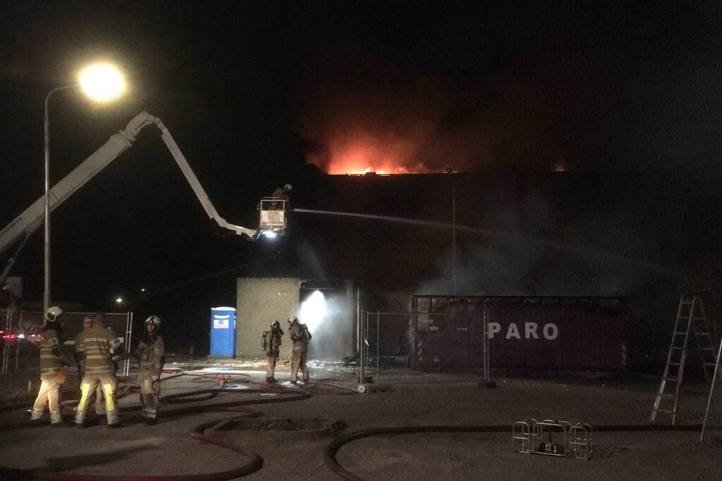 Voormalig sporthal verwoest door brand