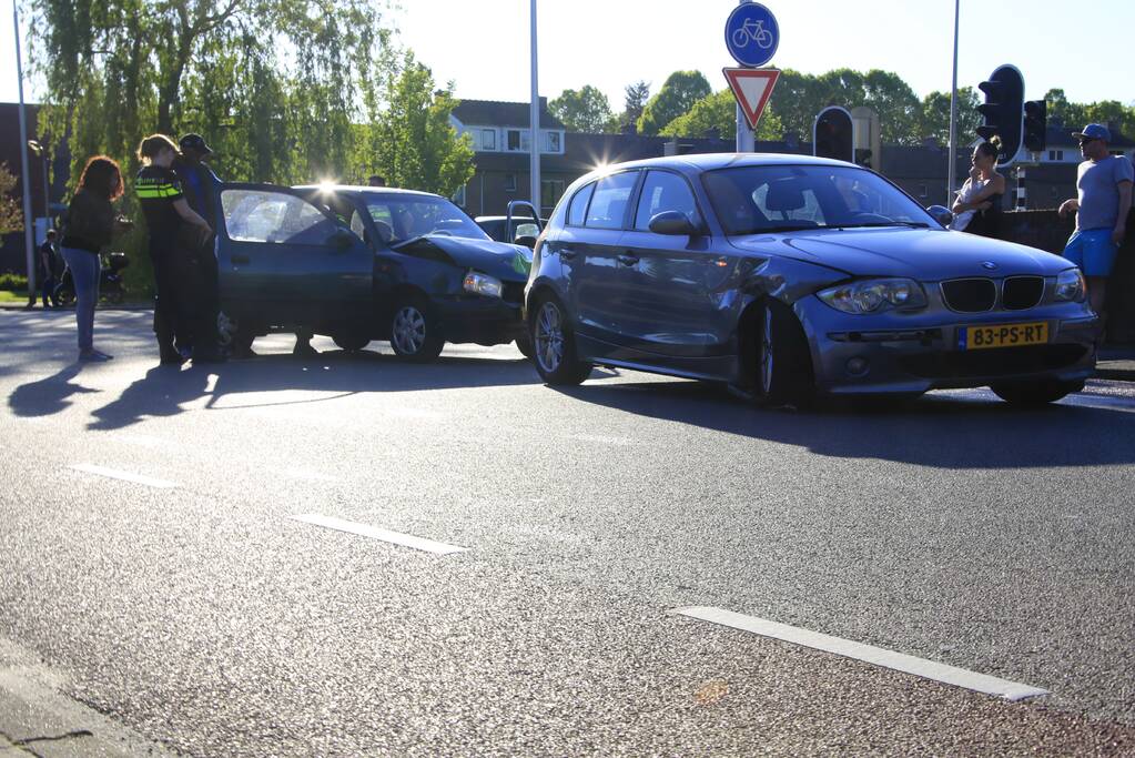 Flinke schade bij ongeval op kruising