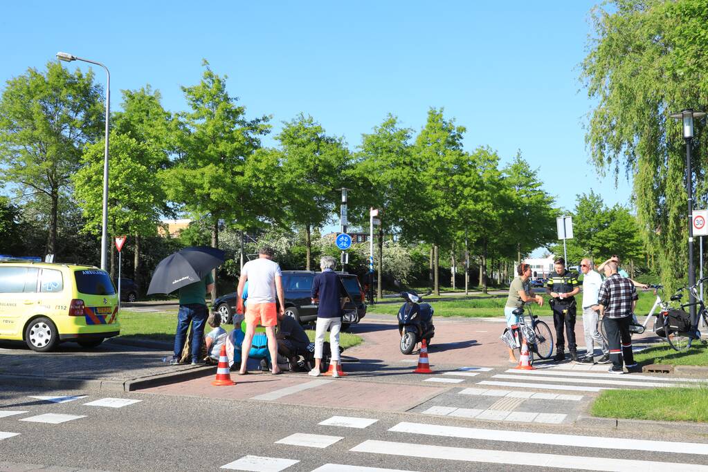 Overstekende fietsster aangereden door auto