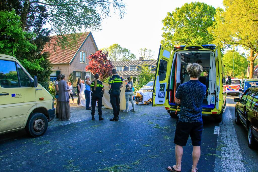 Overstekende fietser zwaargewond na aanrijding