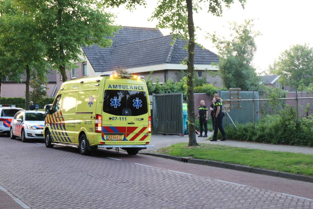 Man aangehouden en gewond naar ziekenhuis