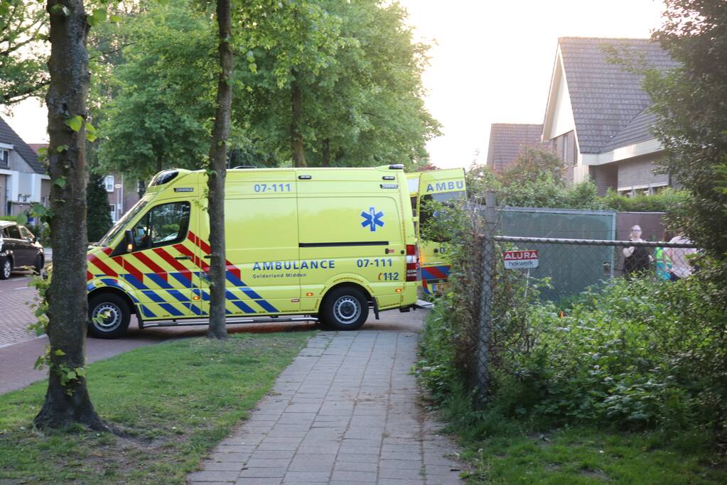 Man aangehouden en gewond naar ziekenhuis