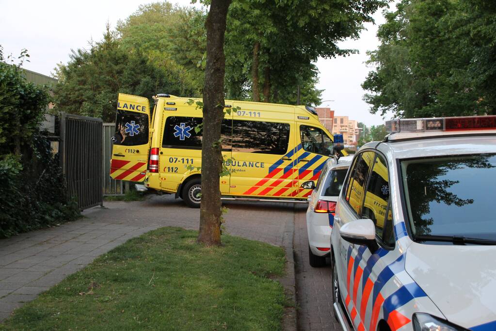 Man aangehouden en gewond naar ziekenhuis