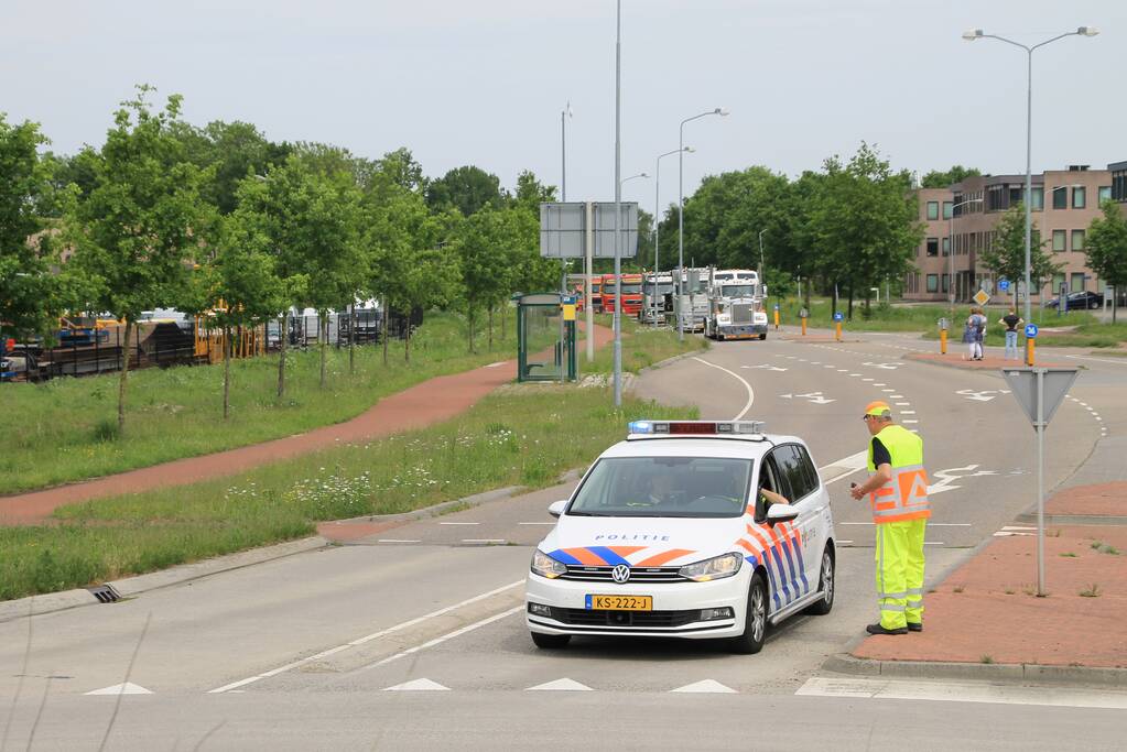 Truckerstocht met vele voertuigen