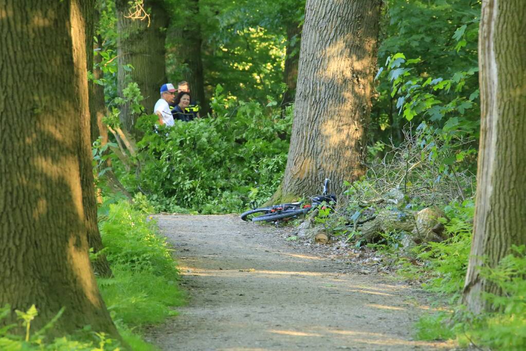 Hardloopster gewond door vallende tak