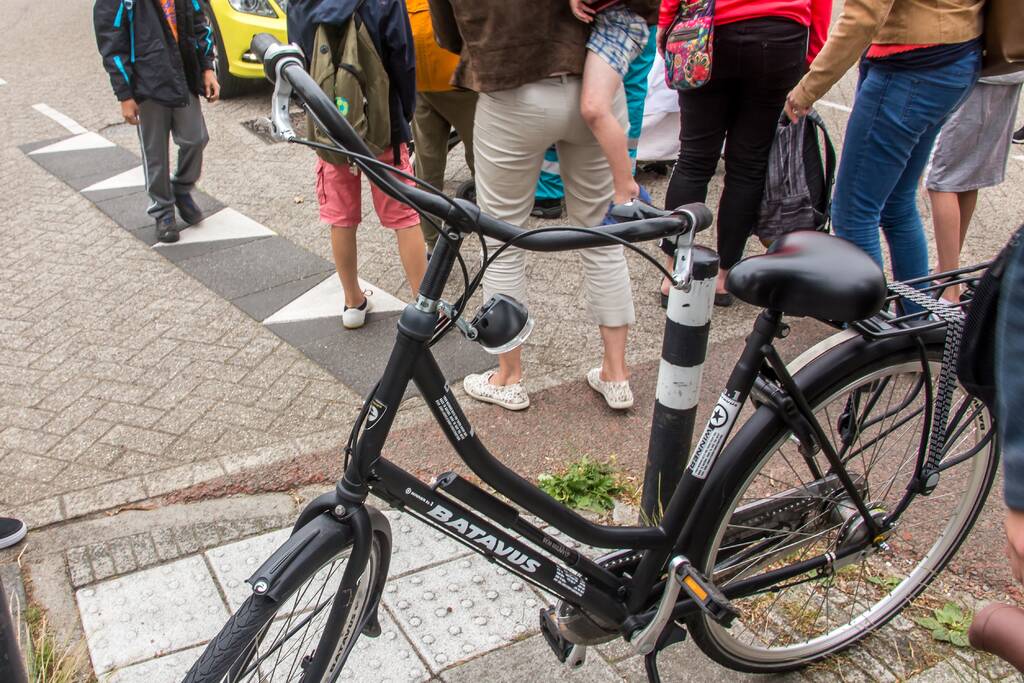 Fietser gewond na botsing tegen paaltje