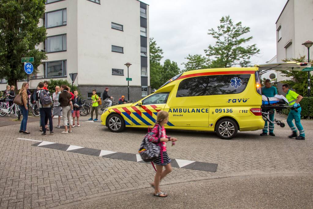 Fietser gewond na botsing tegen paaltje