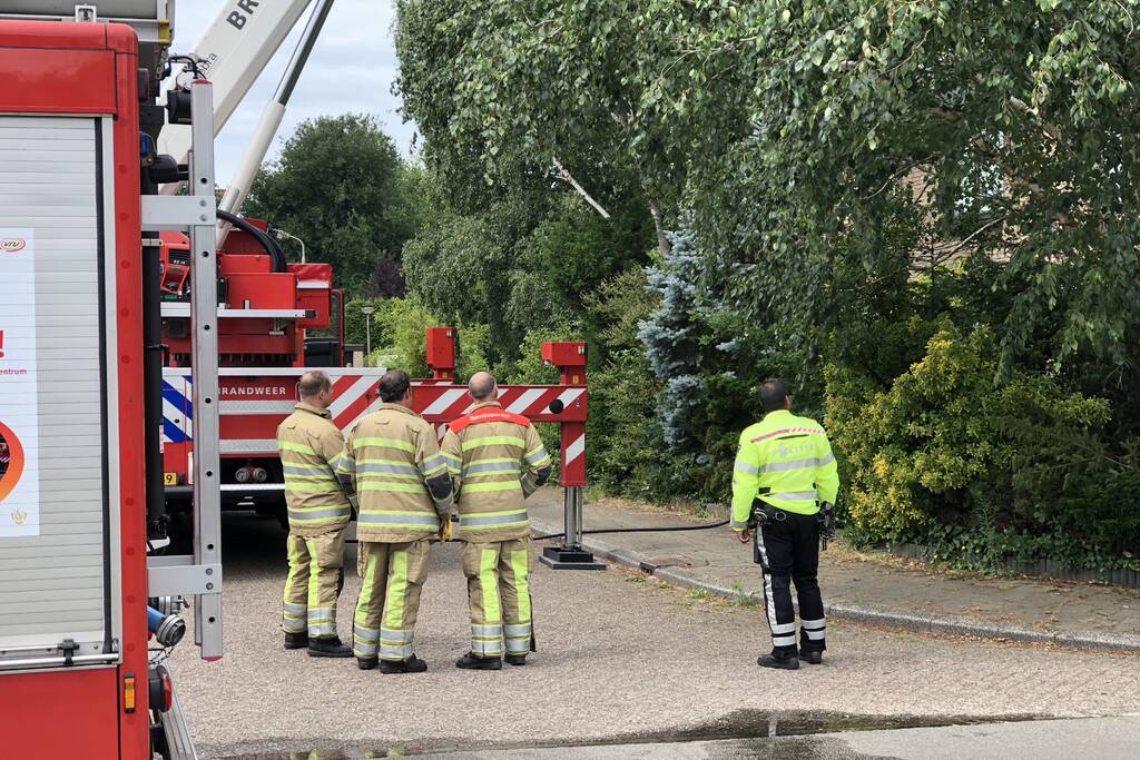 Brand op dak ontstaan door verfbrander