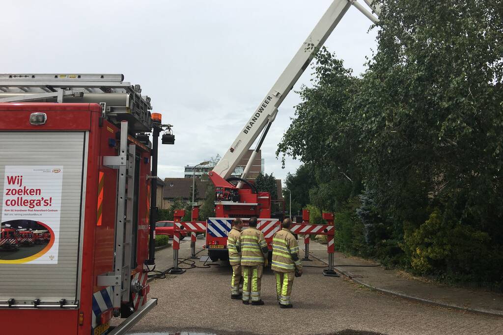 Brand op dak ontstaan door verfbrander