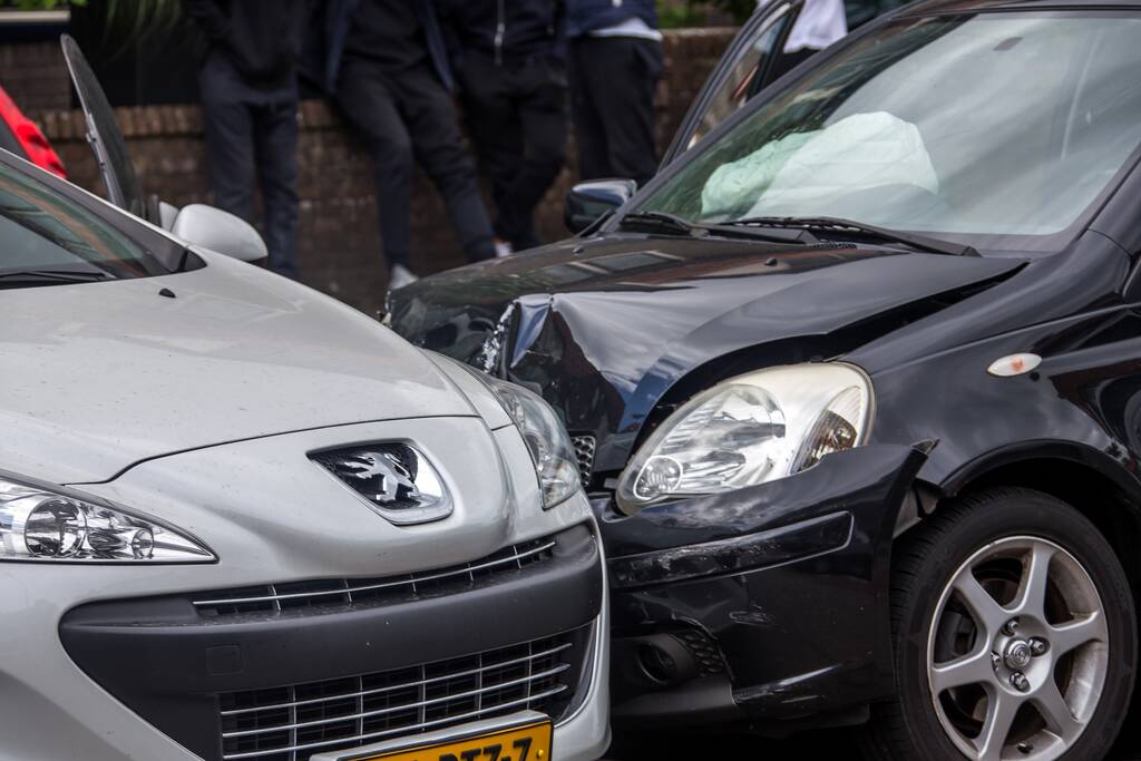 Veel schade bij aanrijding