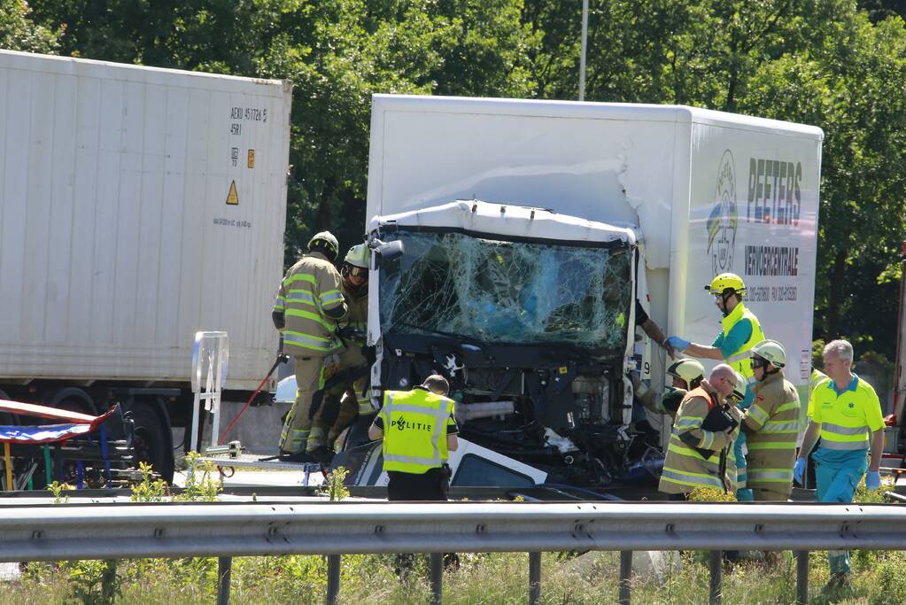 Meerdere voertuigen betrokken bij aanrijding