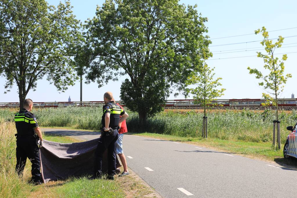 Twee personen gewond na aanrijding met auto