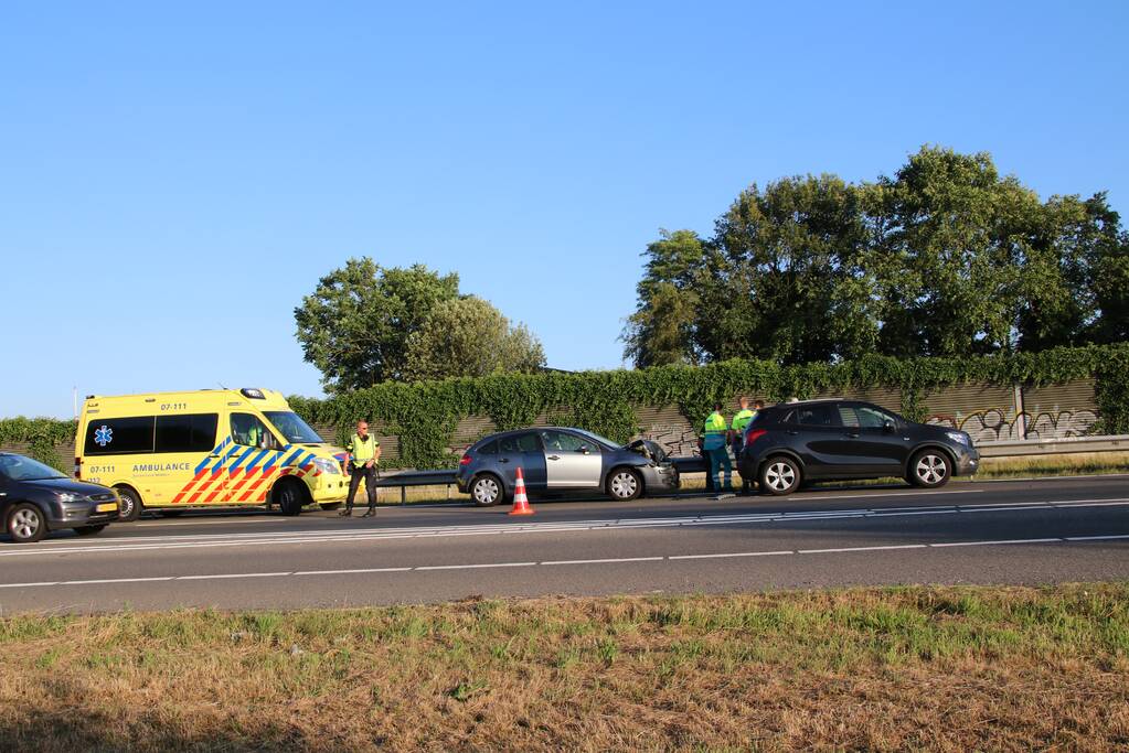 Veel schade bij kop-staartaanrijding.