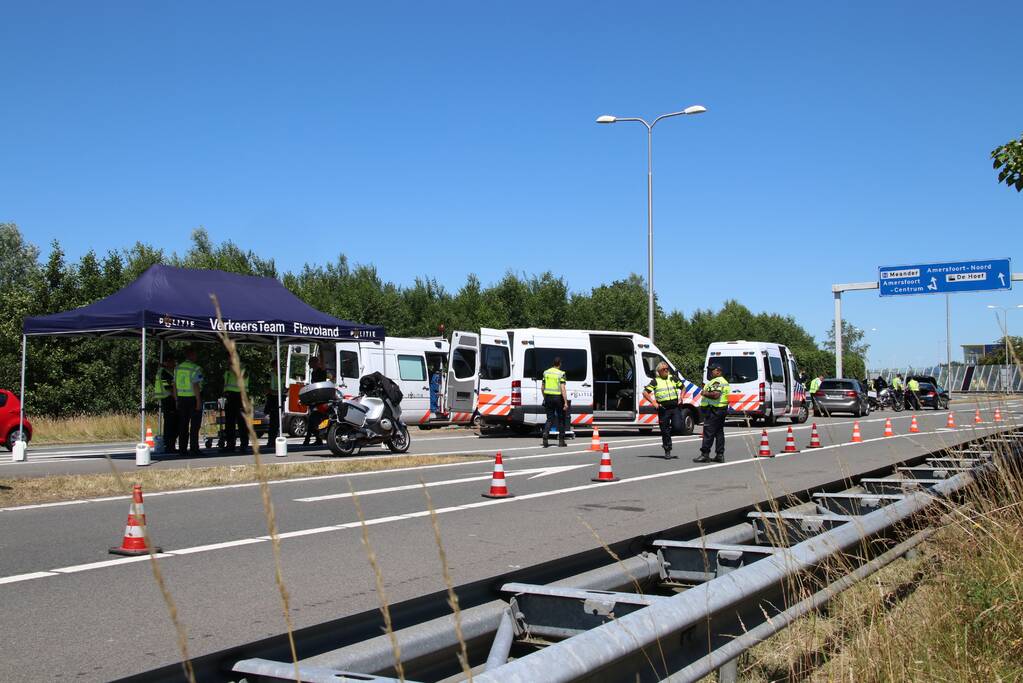 Grote controle van politie en Koninklijke Marechaussee