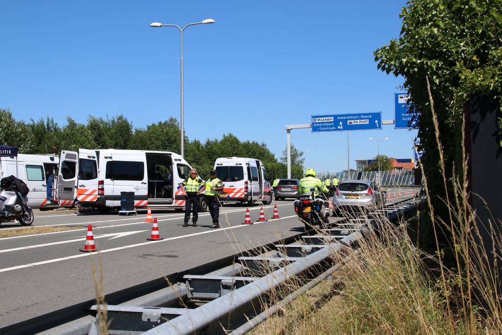 Grote controle van politie en Koninklijke Marechaussee